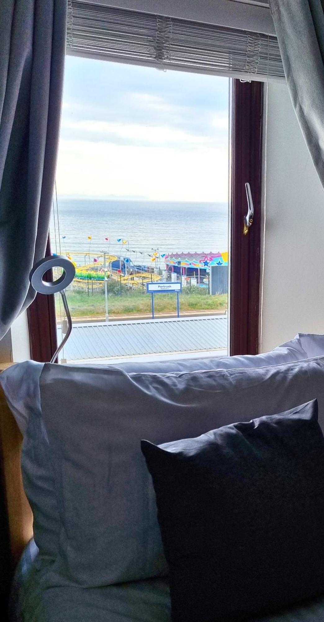 Apartamento 6 Golf Terrace - Portrush By The Sea Exterior foto